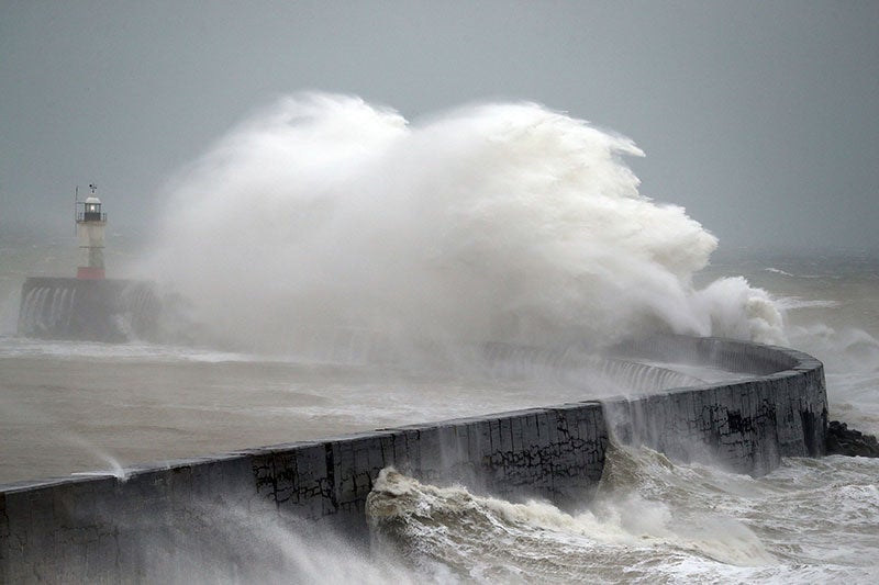 La tormenta Ciara azota las costas de Inglaterra