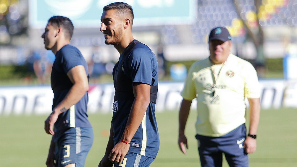 Sebastián Cáceres durante un entrenamiento con América