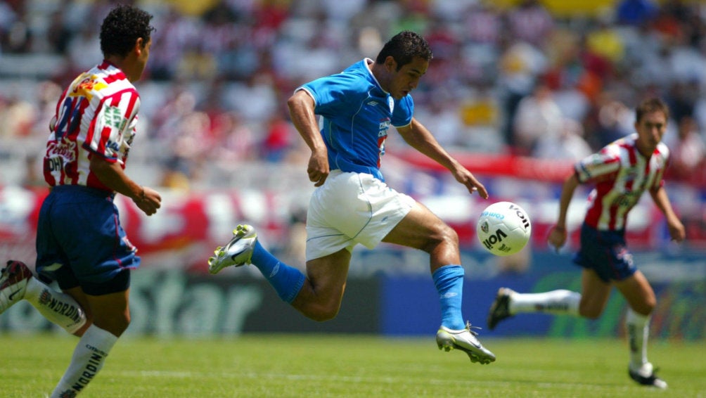 Miguel Zepeda en acción en el Chivas vs Cruz Azul del Clausura 2003