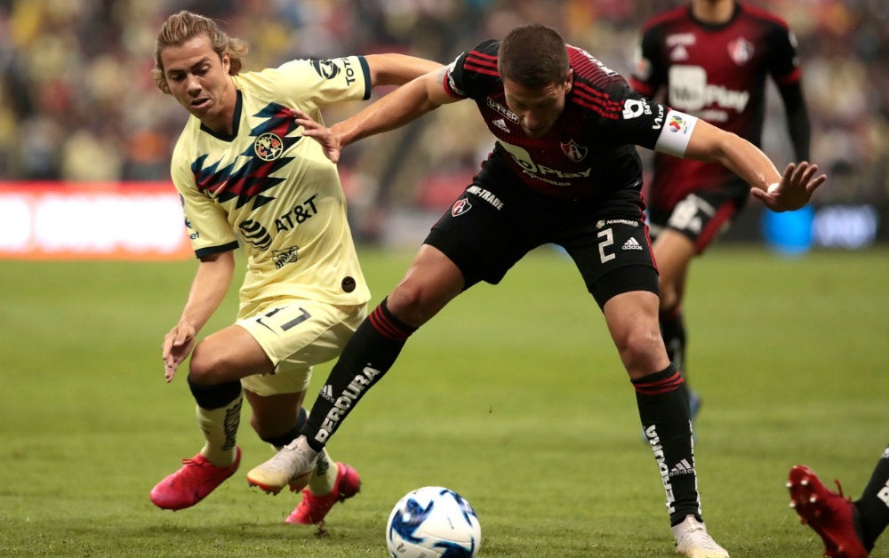 Sebastián Córdova durante el partido entre América y Atlas