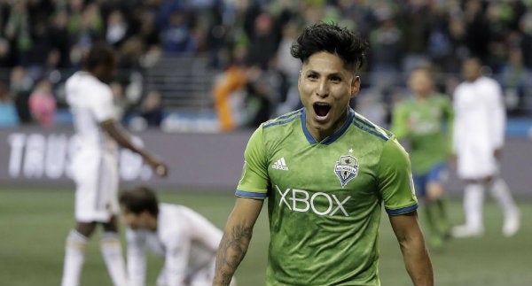 Raúl Ruidíaz celebrando una anotación con Seattle Sounders