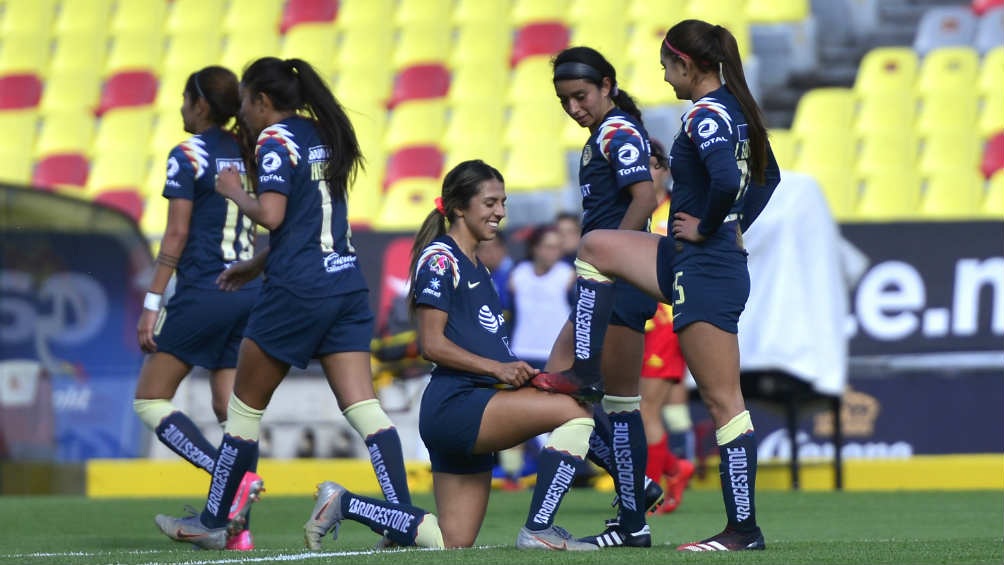 Jugadoras del América festejan una anotación de Jana Alexandra 