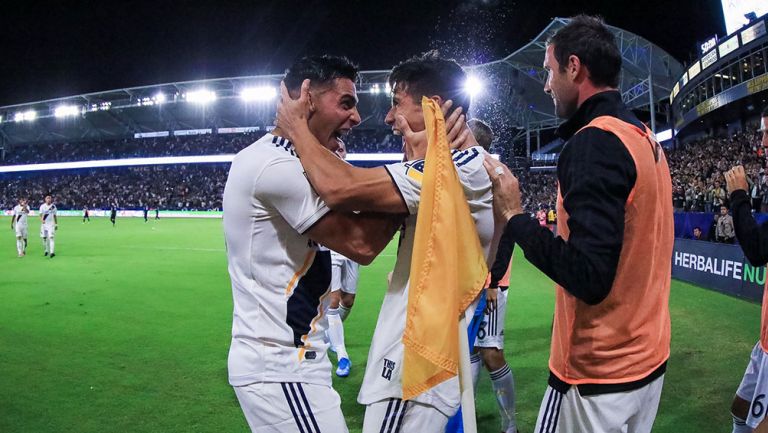 La celebración del gol de Uriel Antuna