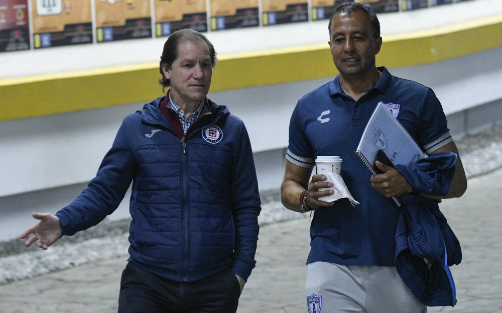 Jaime Ordiales junto a Alan Cruz, entrenador de porteros del Pachuca