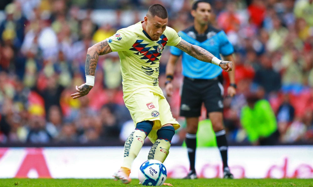 Nicolás Castillo durante un partido con América