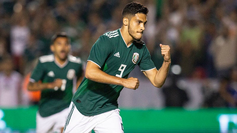 Raúl Jiménez en celebración de gol