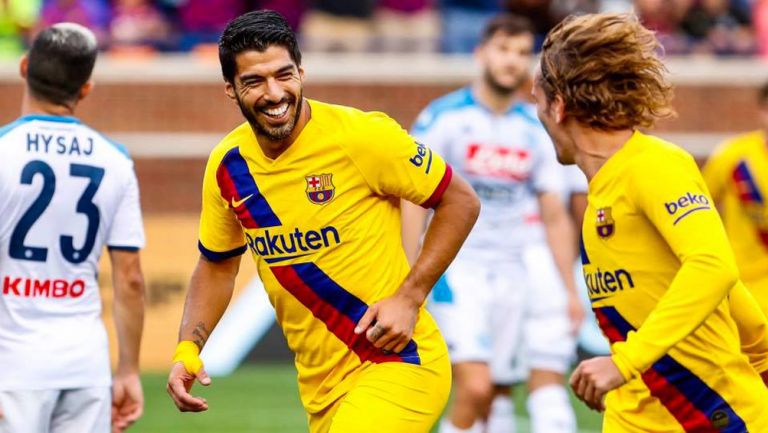 Luis Suárez celebra una anotación con el Barcelona