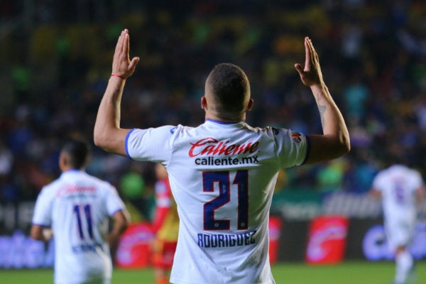 Jonathan Rodríguez celebrando su anotación ante Morelia