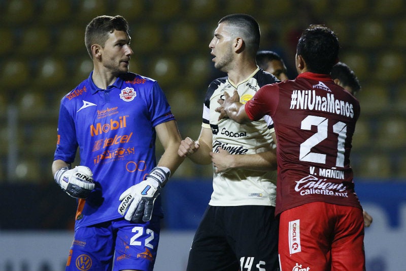 Jugadores de Mineros con playera en apoyo 