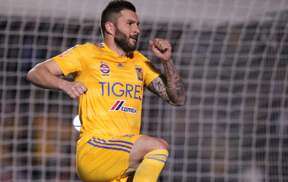 André-Pierre Cignac celebrando un gol ante Pumas