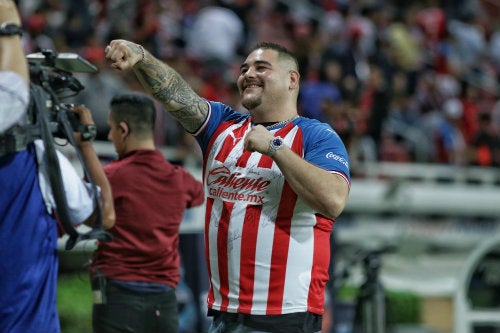 El boxeador durante un partido de Chivas