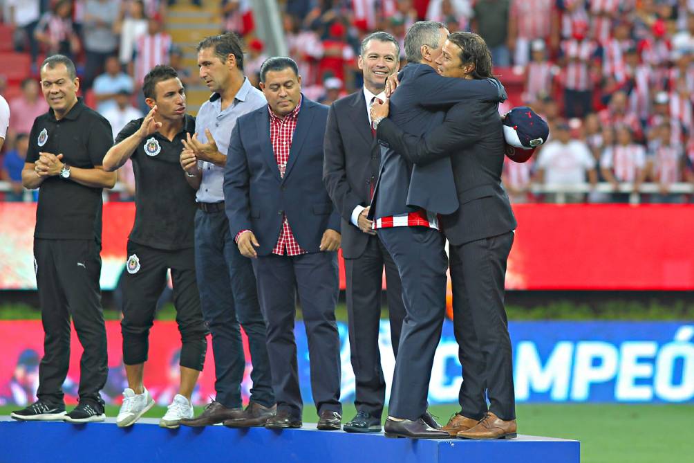 Vergara y Almeyda se funden en un abrazo 