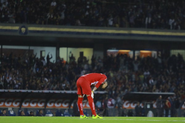 Alfredo Saldívar lamentándose en un partido con Pumas