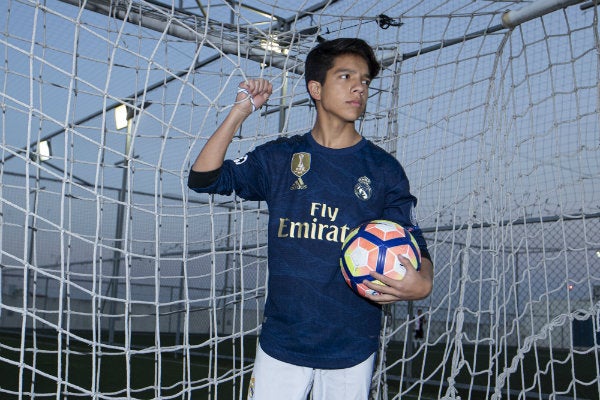 Guillermo Pulido en cancha de futbol