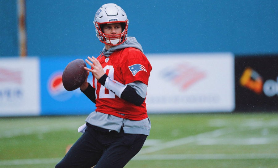 Tom Brady durante un entrenamiento con Patriots