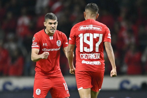 Fernández y Castañeda se cargaron el equipo al hombro