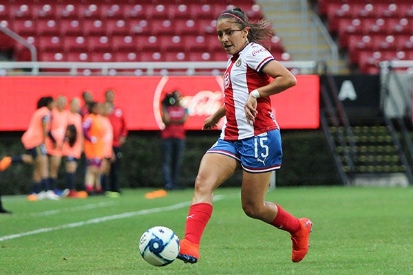 Rubi Soto en partido con Chivas Femenil