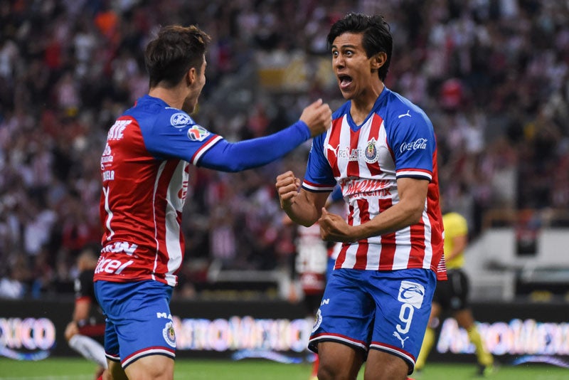 Macías, en festejo durante juego vs Atlas