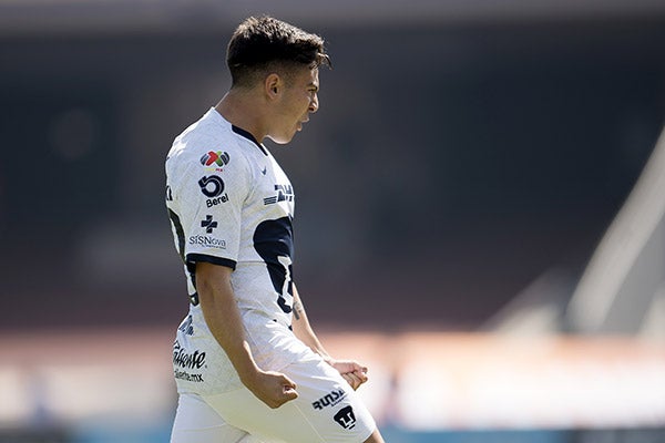 Marco García en partido con los Pumas