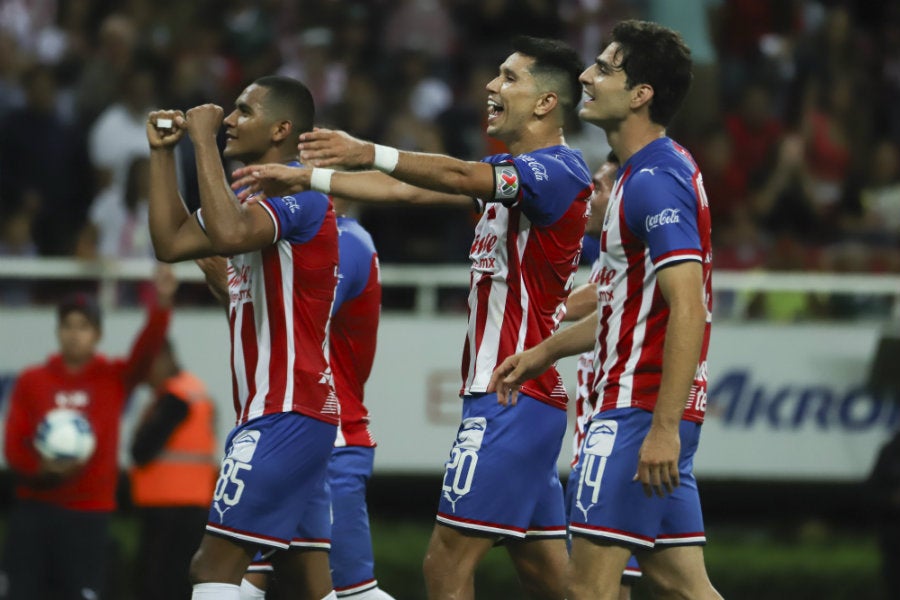 Sepúlveda, Jesús Molina y Briseño en partido de Chivas