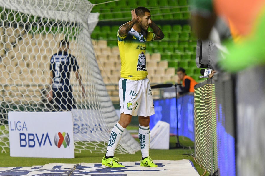 Ismael Sosa celebrando el tercer gol ante Pumas