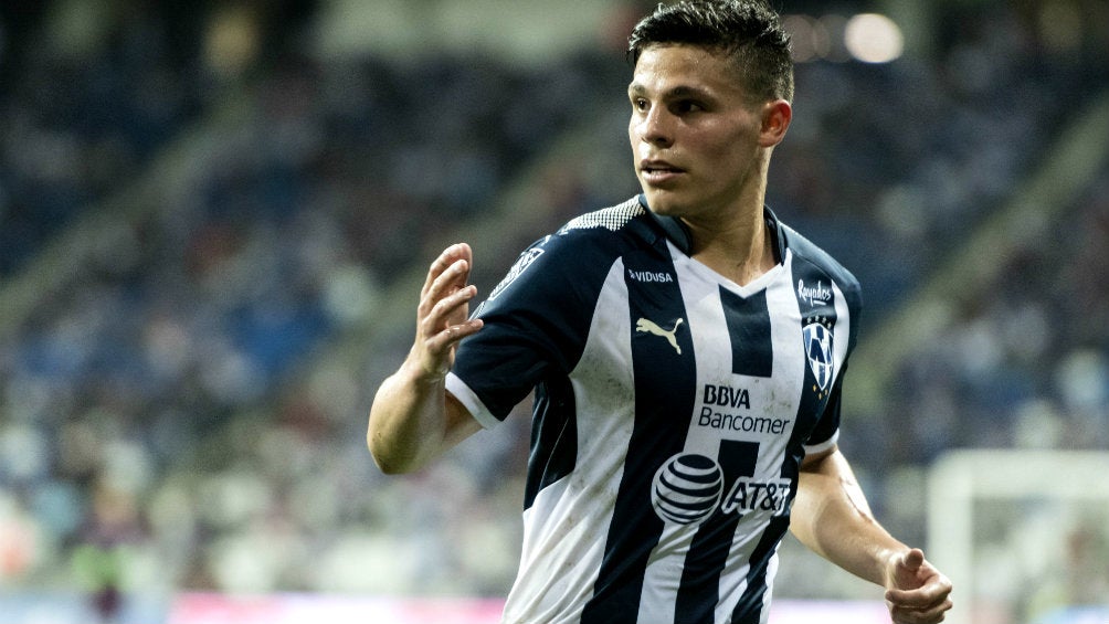 Poncho González en partido con Rayados