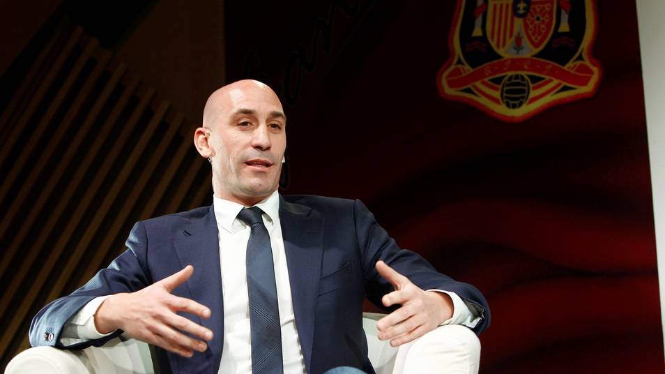 Luis Rubiales hablando sobre la Federación Española de Futbol