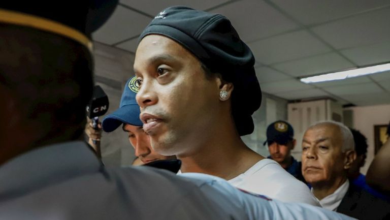 Ronaldinho detenido en Asunción