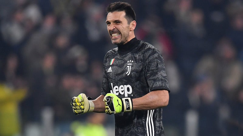 Gianluigi Buffon durante un duelo con la Juventus 