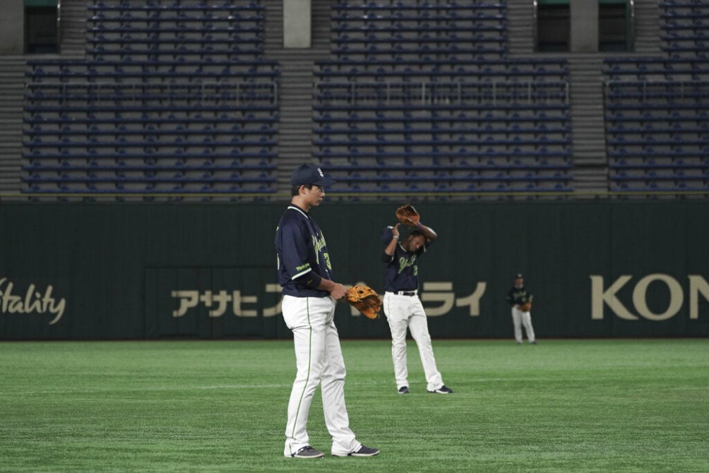 Jugadores de la Nippon Professional Baseball previo a un juego