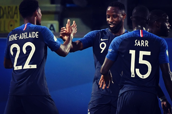 Moussa Dembélé en celebración de gol con Francia sub 21