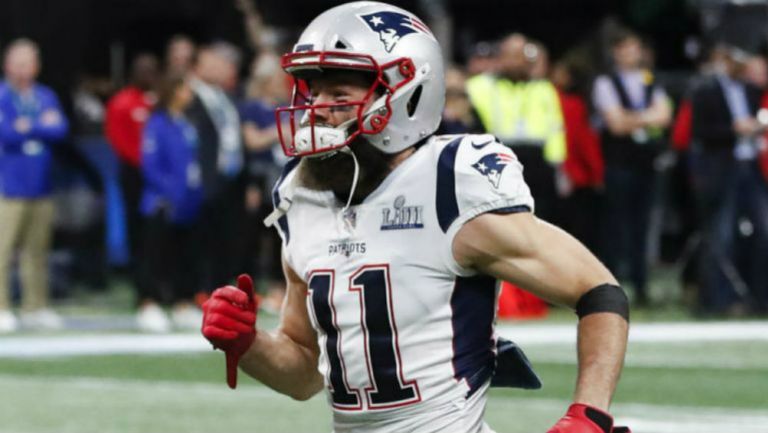 Julian Edelman corre en un juego de New England