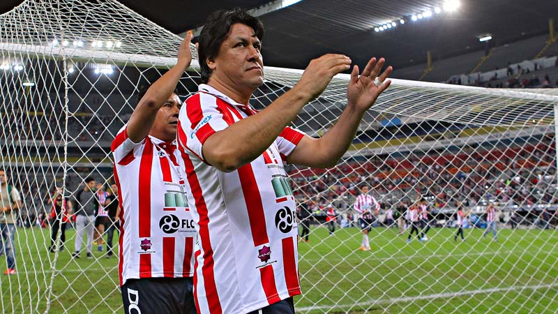 Claudio Suárez se despide de la afición de Chivas 