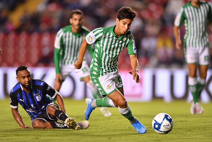 Lainez, en un partido del Betis