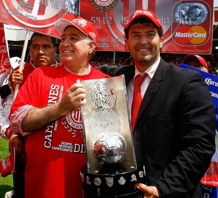 Chepo de la Torre festeja un Título con Toluca 