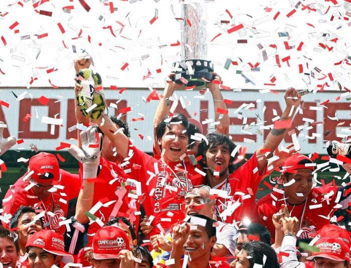 Jugadores del Toluca festejan el Título