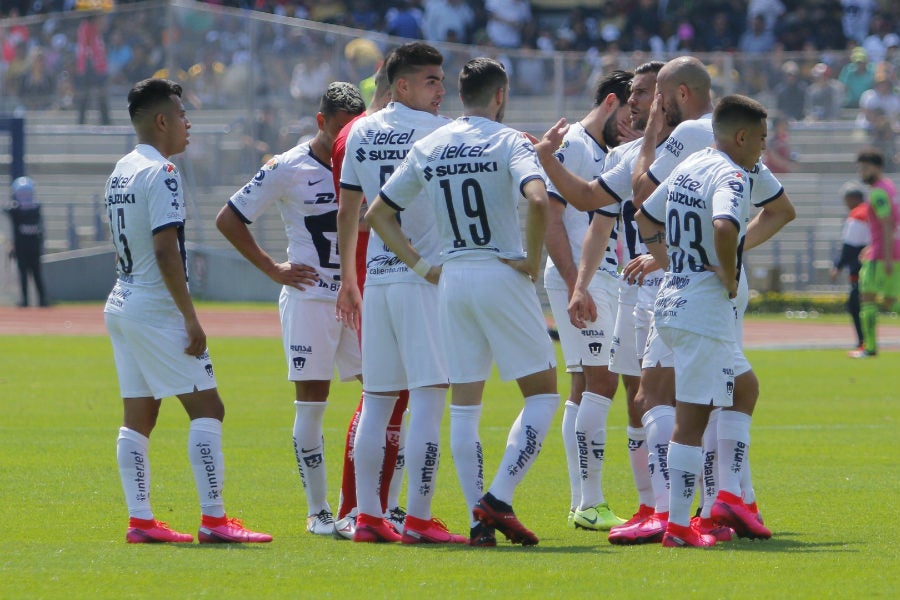 Jugadores de Pumas pensativos tras derrota