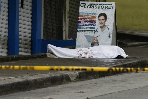 Un cadáver en las calles de Ecuador