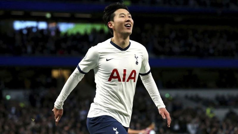 Son celebra una anotación con el Tottenham 