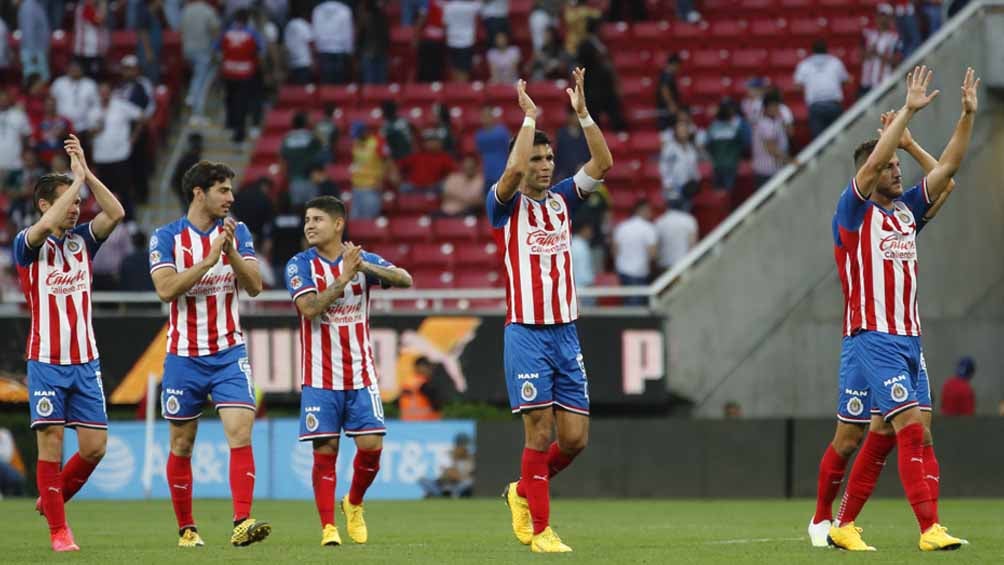 Jugadores de Chivas agradece a los fans en el Akron 