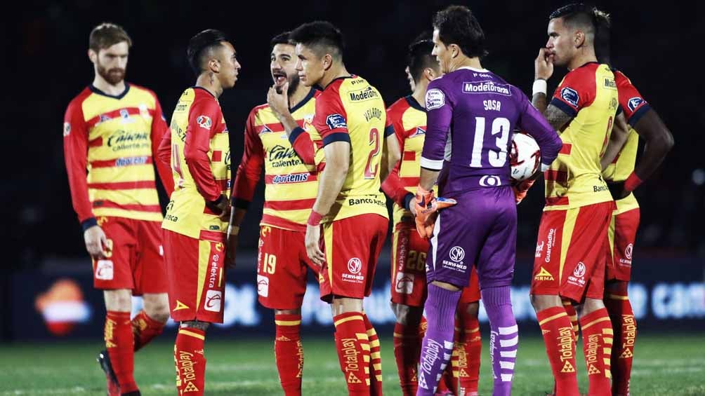 Jugadores de Morelia durante un duelo en el Clausura 2020