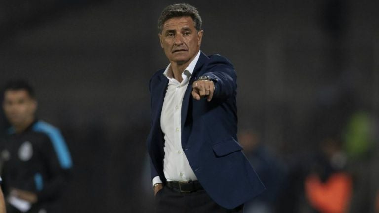 Míchel, en un partido de Pumas