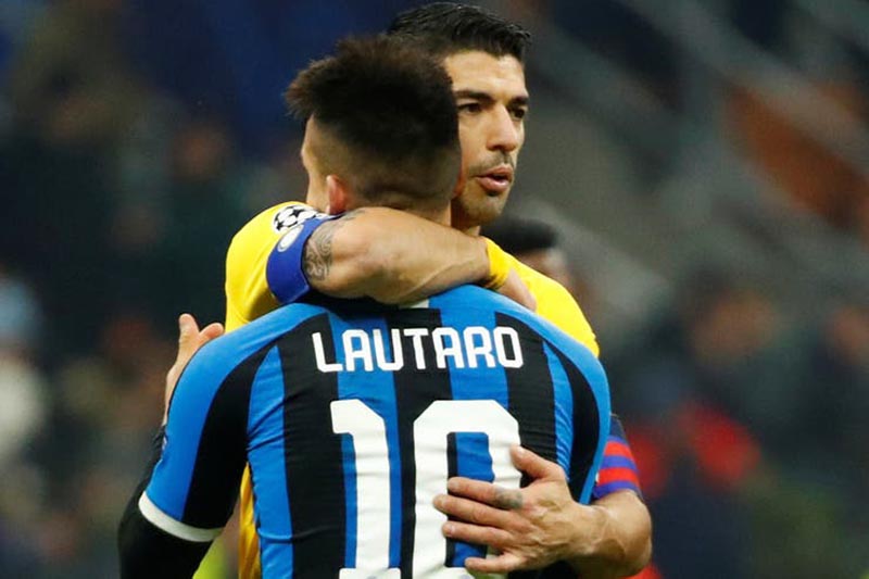 Suárez y Lautaro tras un duelo en Champions League 