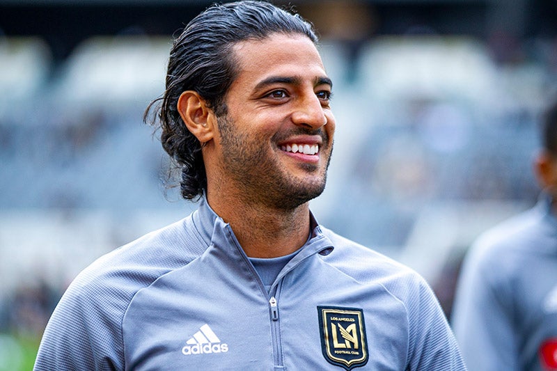 Carlos Vela sonríe previo a un partido con el LAFC