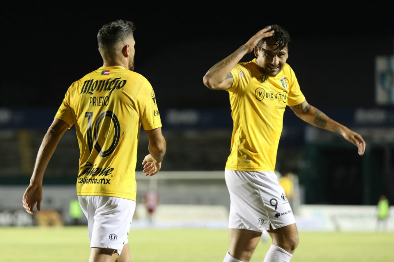 Darío Carreño en festejo de gol con Prieto