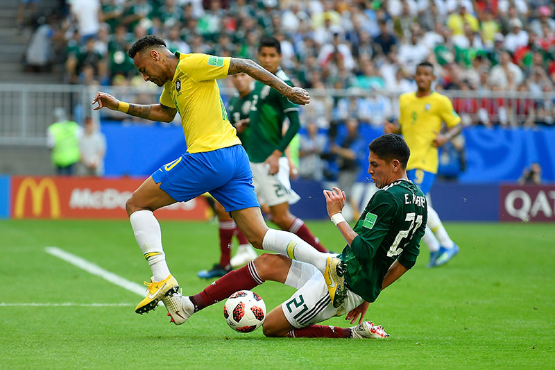 El mexicano enfrentando al brasileño en el Mundial