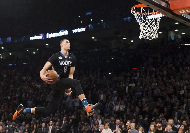 El basquetbolista en el concurso de clavadas donde saltó a la fama