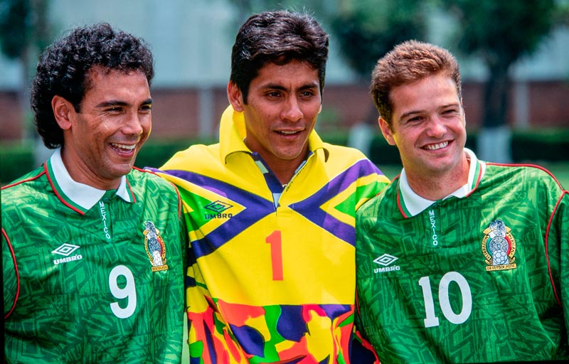 Hugo Sánchez, el portero y Luis García, previo al Mundial de 1994