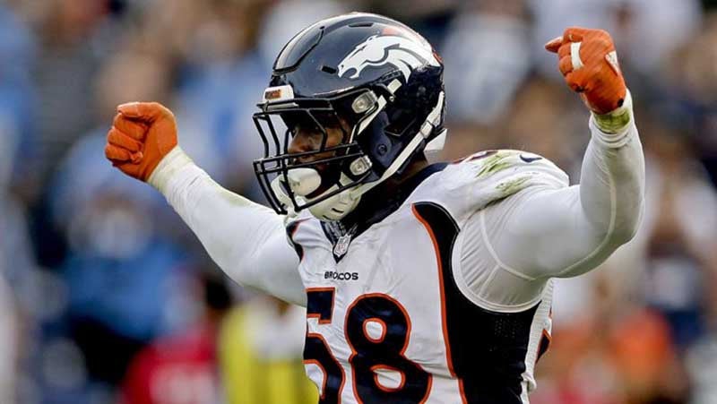 Miller durante un duelo con los Broncos de Denver 