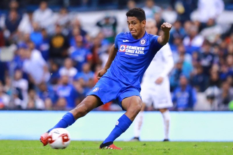 Luis Romo durante un partido con Cruz Azul